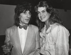 Ron Wood and Brooke Shields 1984, NY cliff001.jpg